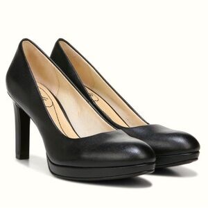 LifeStride Julia Platform Pump in black